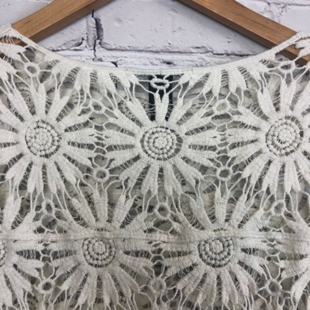 Forever 21 Top Crochet Floral Open Knit Crop Sz Sm - Picture 5 of 8